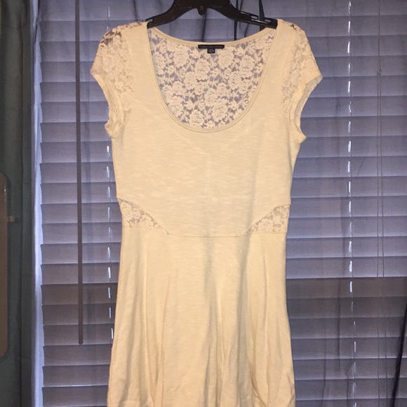 White dress with lace back - Picture 1 of 2